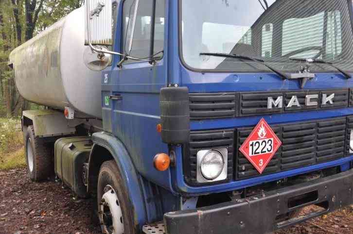 Mack 300 (1989)