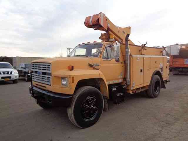 FORD F800 BUCKET BOOM TRUCK (1992)