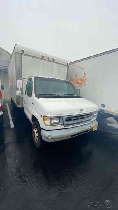 Ford 16ft Box Truck (1997)