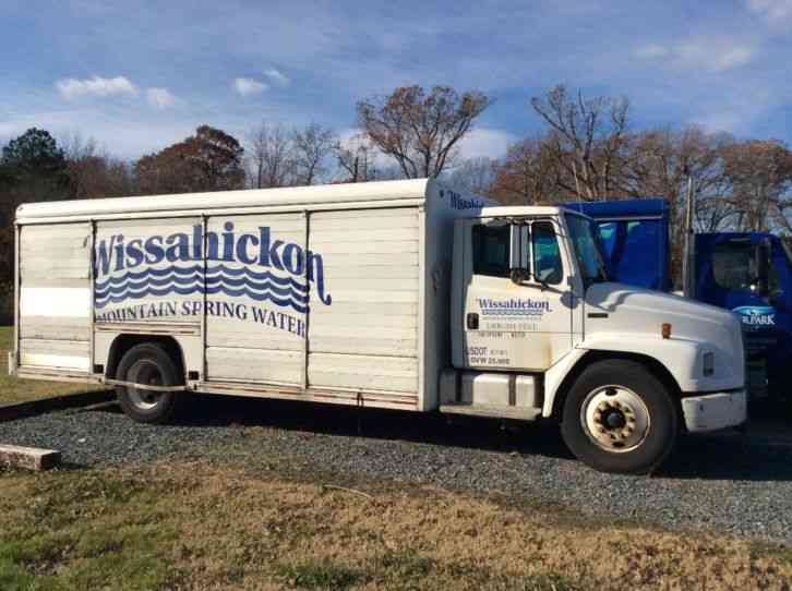 Freightliner FL60 8 Bay Route truck (1999)