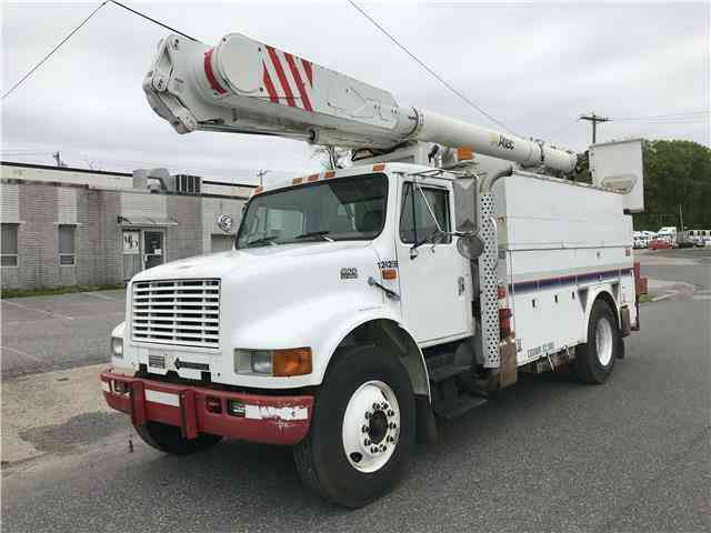 International 4900 Utility Truck Bucket -- (1998)