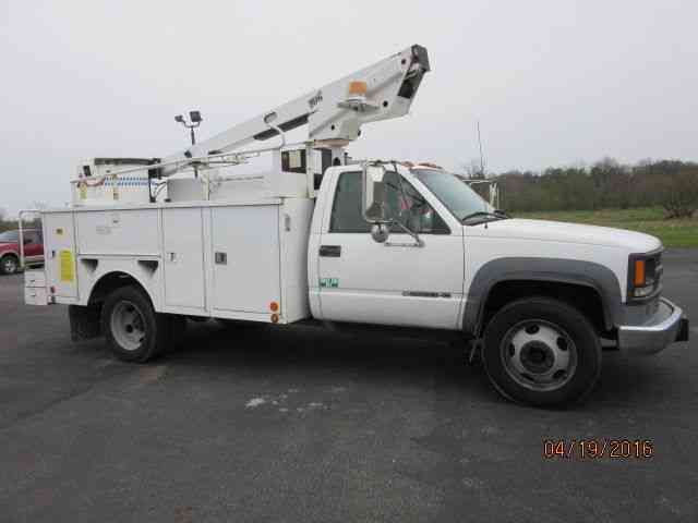 Chevrolet C3500 HD 2WD Bucket Truck (1999)