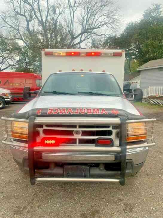 Ford F-350 7. 3L Diesel Type I Ambulance (1999)
