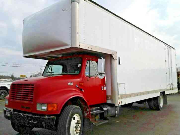 International 4900 28FT MOVERS BOX DELIVERY TRUCK DT466 (1999)