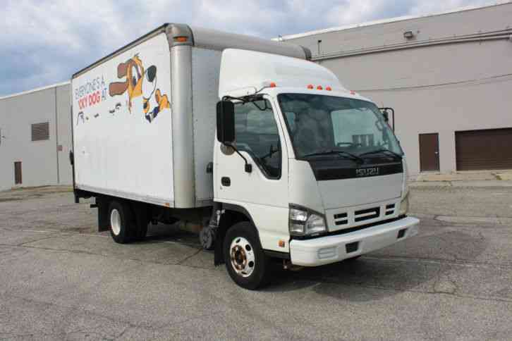 Isuzu NPR BOX TRUCK (2006)