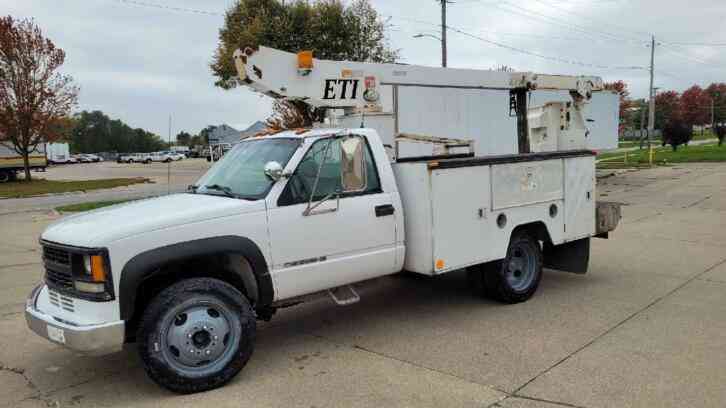 Chevrolet 3500 HD Utility Body w/ ETI 34' WH Booms (2000)