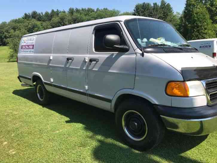 Dodge 1 ton Extended Cargo van (2000) : Van / Box Trucks