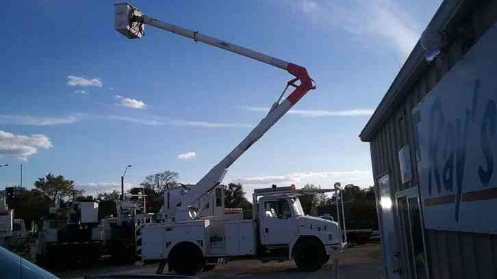 Freightliner FL70 BUCKET TRUCK (2000)