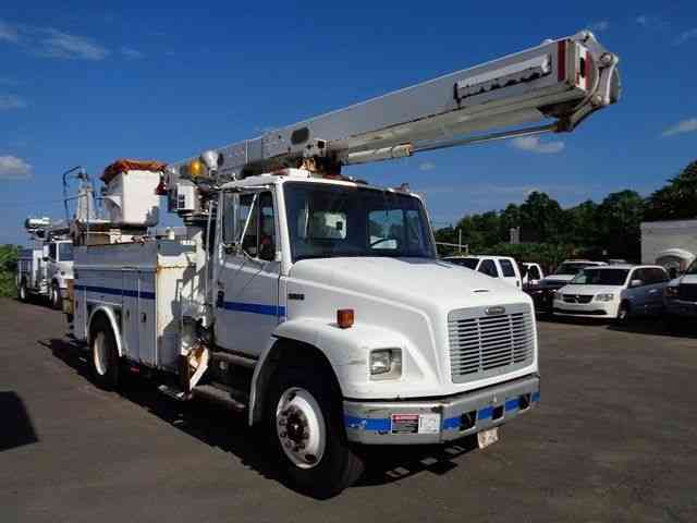 Freightliner FL70 BUCKET BOOM TRUCK CAT DIESEL (2000)