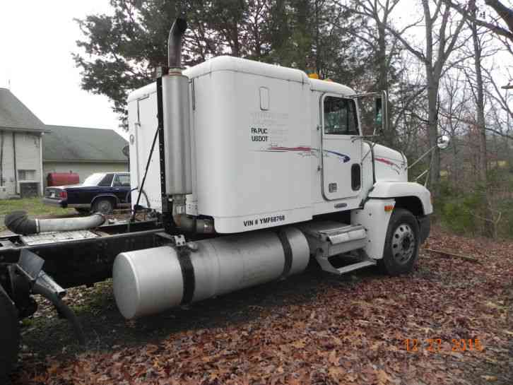 Freightliner FLD120 (2000)