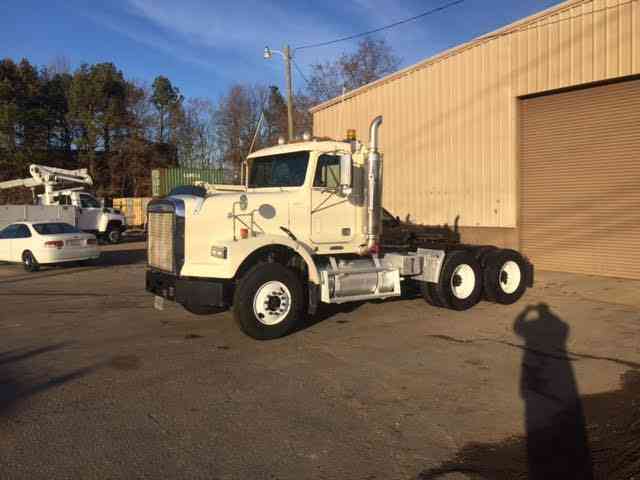 Freightliner Freightliner FLD120 T/A 78k mi. N14 Cummins 18 speed (2000)