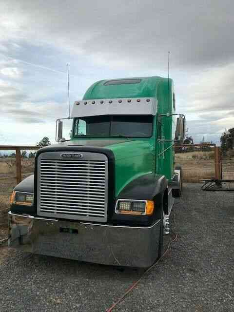 Freightliner FLD120 (2000) : Sleeper Semi Trucks