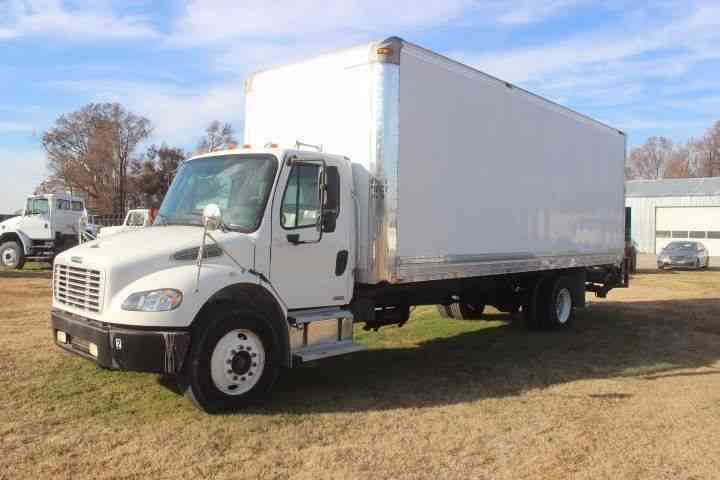 Freightliner M2 Business Class Box Truck (2000)