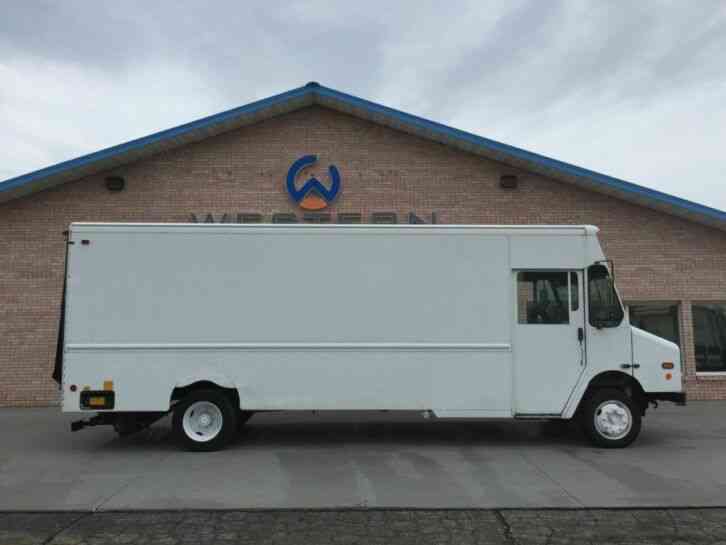 Freightliner P1000 Step Van MT55 Delivery Food Truck (2000)