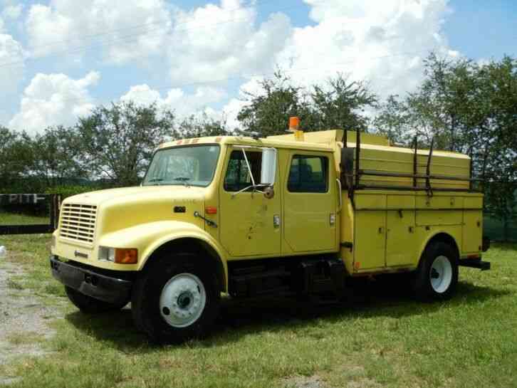 International 4700 Crew Cab Service/Utility KUV Truck (2000)
