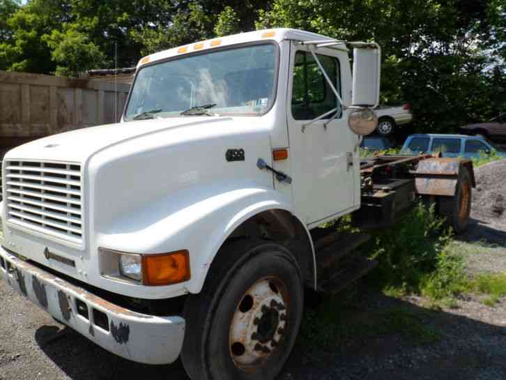 International 4400 (2000)