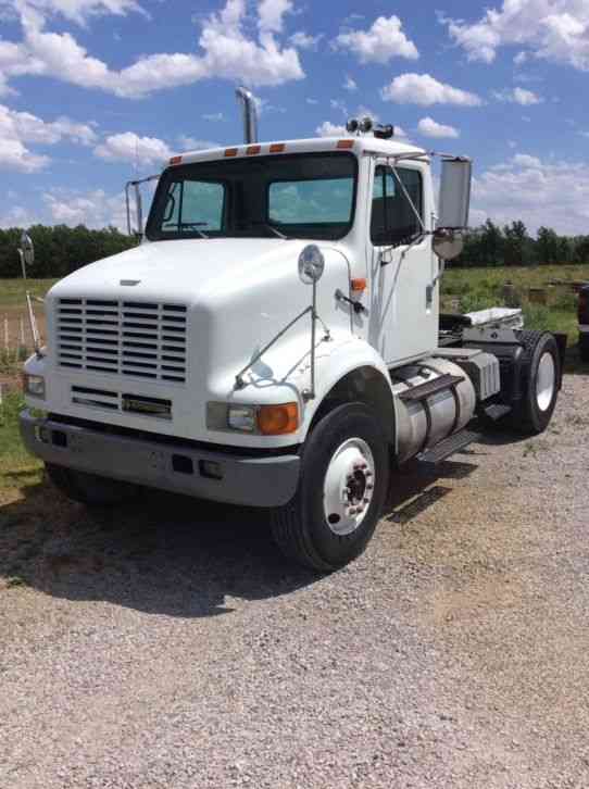 International 8100 (2000)