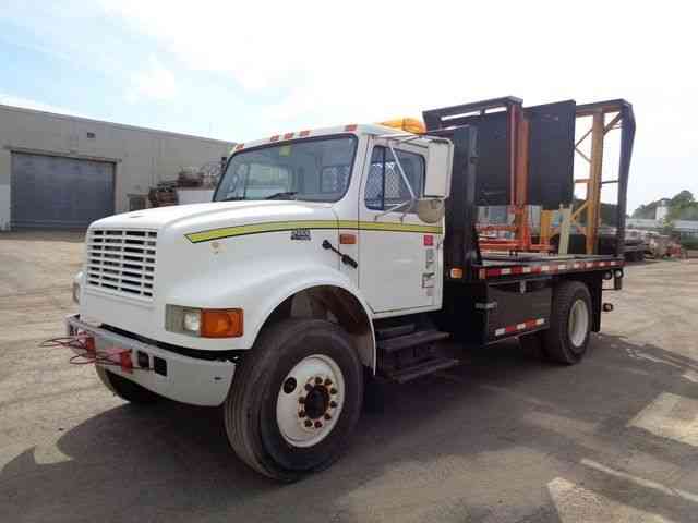 INTERNATIONAL 4700 (2000)