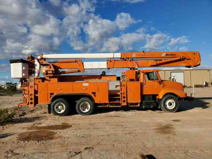 International bucket truck (2000)