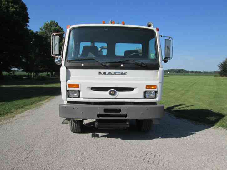 Mack MS300P (2000)