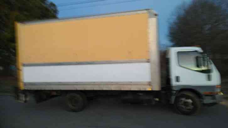 Mitsubishi Fuso, 16' box truck with Maxxon Liftgate (2000)