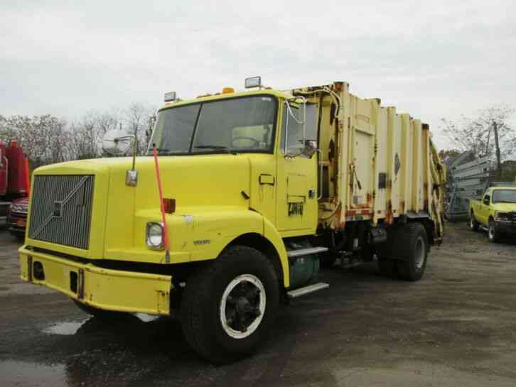 Volvo VOLVO GARBAGE TRUCK 6-CYLINDER DETROIT DIESEL (2000)