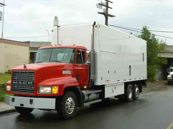 Mack CH612 (2001)