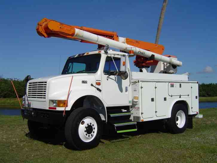 International BUCKET TRUCK (2001)