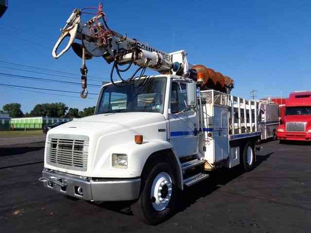 FREIGHTLINER FL70 DIGGER DERRICK BOOM CRANE (2001)