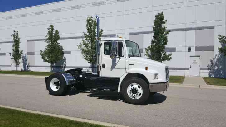 Freightliner FL70 Single Axle Day Cab Tractor Semi Cat Engine 9 Speed Air Ride Clean 190K (2001)