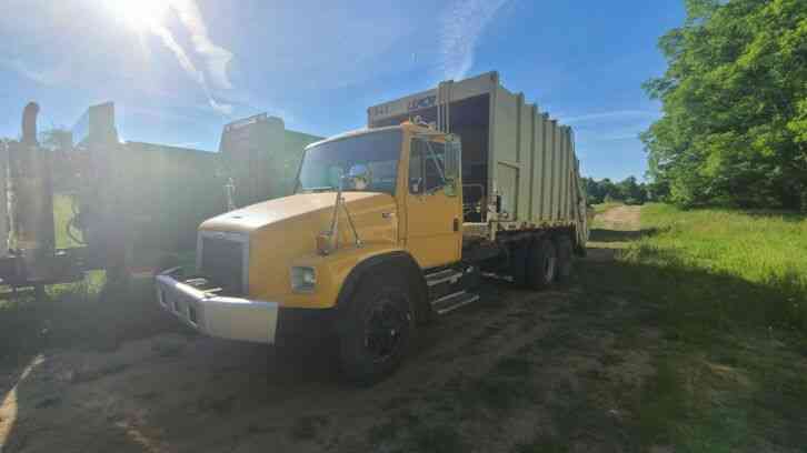 Freightliner Garbage Truck Rear Loader Leach Packer Cummins (2001)