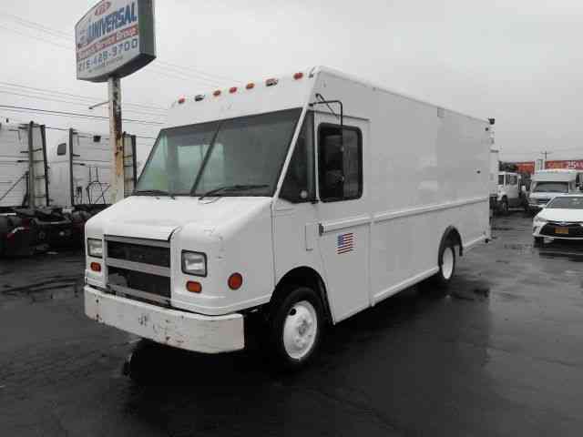 FREIGHTLINER MT45 STEP VAN (2001)