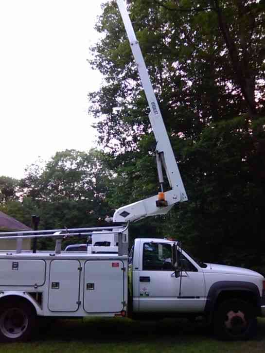 GMC 3500 HD Bucket Truck (2001)