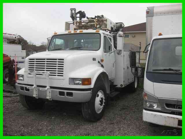 INTERNATIONAL 4700 444E ALLISON WITH TELSTA T40C (2001)