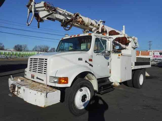 INTERNATIONAL 4700 DIGGER DERRICK BOOM CRANE TRUCK (2001)