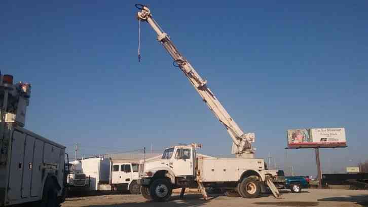 International 4800 4x4 Digger Derrick (2001)