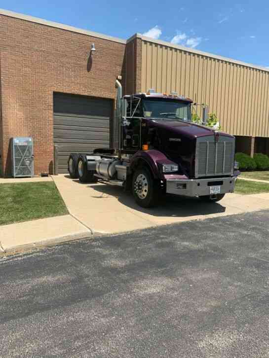 Kenworth T800 ISM DAY CAB SEMI TRACTOR 588000 MILES (2001)
