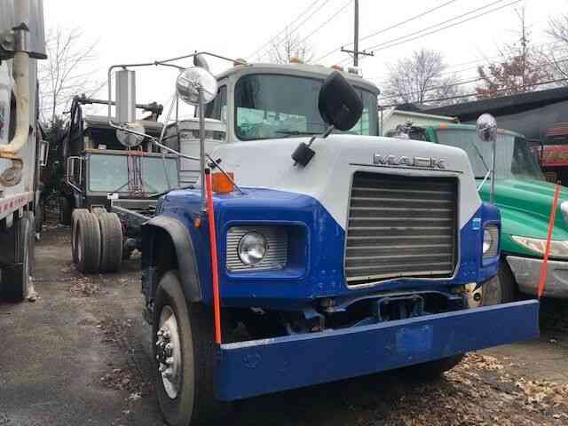 MACK DM 690S (2001)