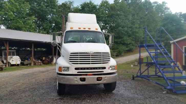 Sterling DAYCAB TRUCK (2001)