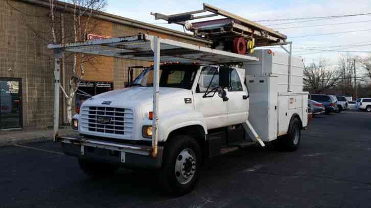 Chevrolet 35 FOOT PLATFORM LIFT TRUCK (2002)