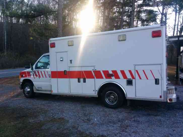 Ford F450 XLT Super Duty Ambulance (2002)