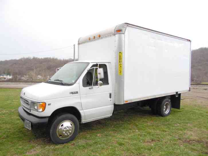 Ford E-350 SUPER DUTY DELIVERY VAN 16 FOOT BOX TRUCK (2002)