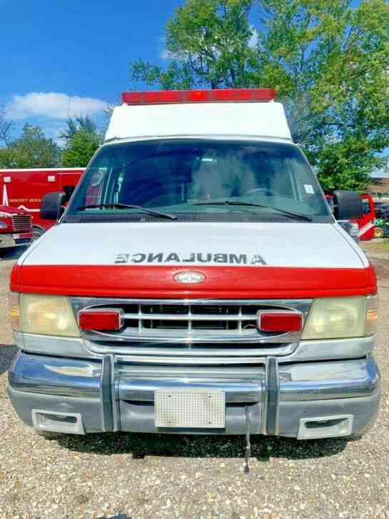Ford E350 7. 3L Diesel Type II Ambulance (2002)