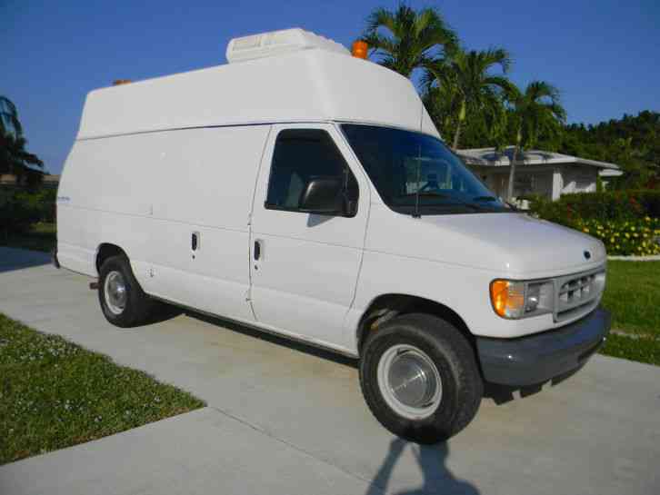 Ford E-350 (2002)