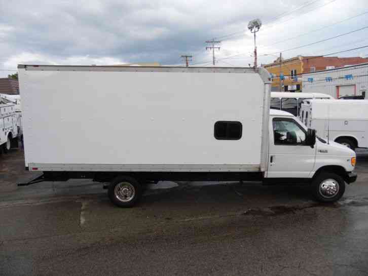 Ford E-350 ECONOLINE DELIVERY VAN 16 FOOT BOX TRUCK (2002) : Van / Box