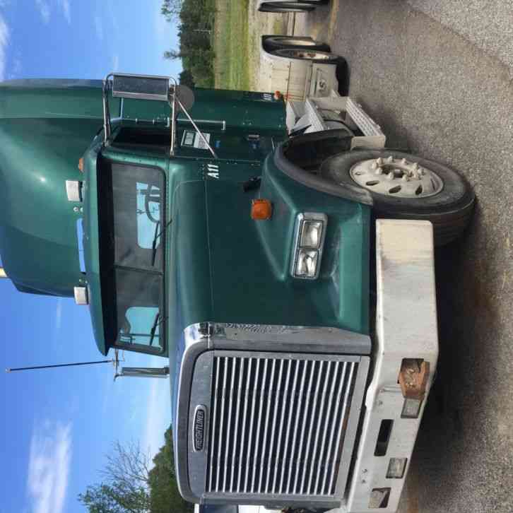 Freightliner FU1205D (2002)