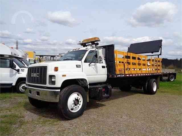 GMC C7500 FLATBED STAKE BODY ARROW TRUCK (2002)