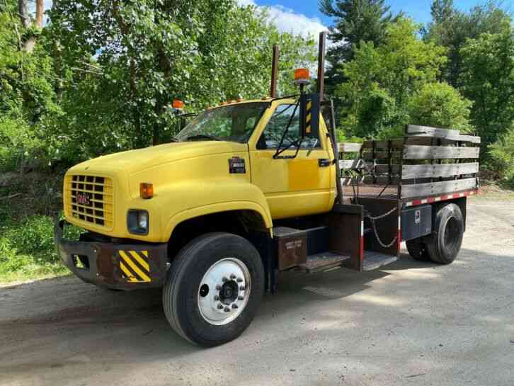 GMC C6500 Under CDL Flatbed Stake Bed Cone Truck (2002)