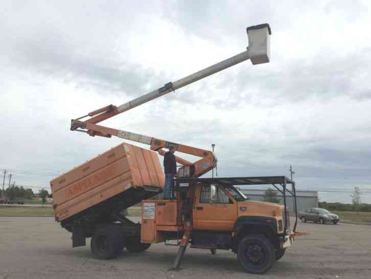 GMC C7500 Forestry Chipper Dump Truck (2002)