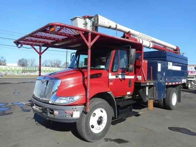 INTERNATIONAL 4300 BUCKET BOOM CHIPPER DUMP (2002)